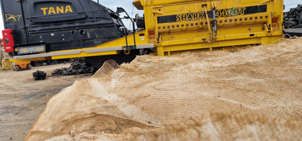 L’impatto dei diversi materiali plastici e il riciclo efficiente delle fibre sintetiche: soluzioni nel riciclo delle fibre sintetiche